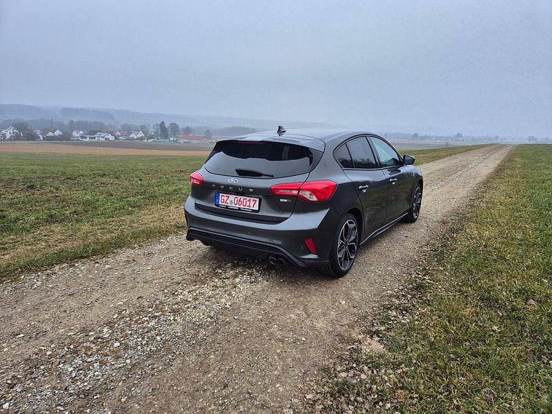 Gebraucht Ford Focus ST-Line X 155 PS (114 kW) 2021 Grau Kombi