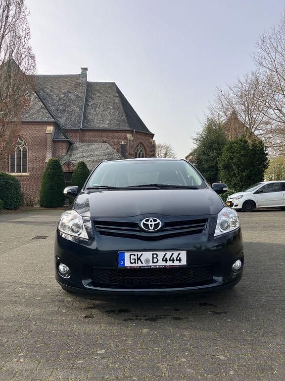 Gebraucht Toyota Auris Edition 99 PS (72 kW) 2012 Blau Limousine