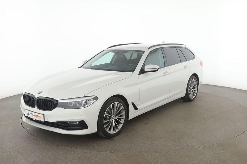 Weiß Gebraucht 2019 BMW 520 Sport Line Kombi | 23.720 € (Fairer Preis) - Bild 1/3