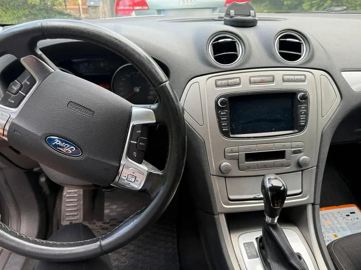 Gebraucht Ford Mondeo 140 PS (102 kW) 2009 Silber Kombi