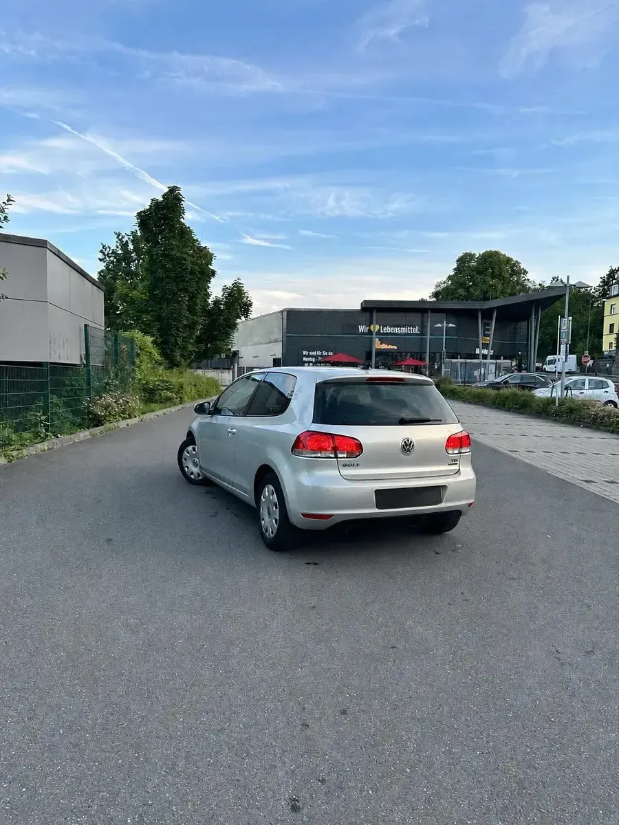 Gebraucht VW Golf VI 105 PS (77 kW) 2010 Silber Kleinwagen