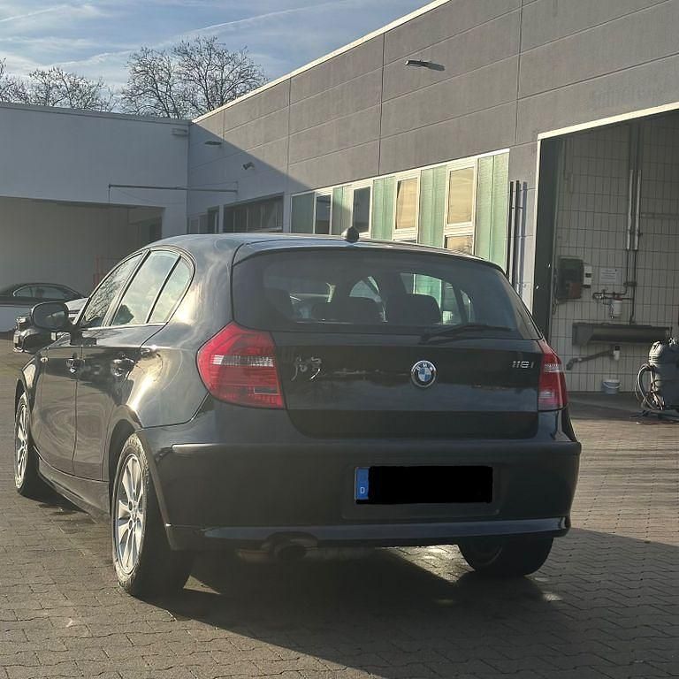 Gebraucht BMW 116 122 PS (89 kW) 2010 Schwarz Kleinwagen