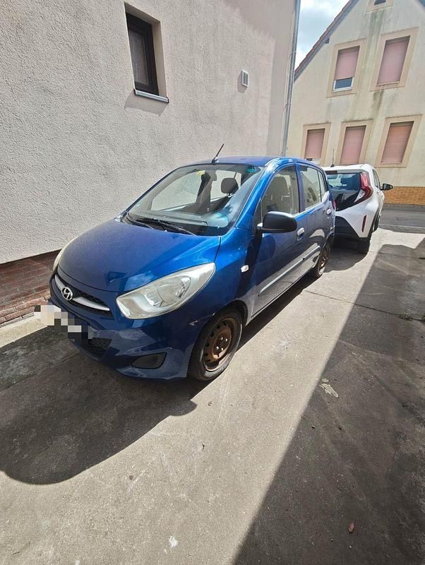 Gebraucht Hyundai i10 Edition 69 PS (50 kW) 2012 Blau Kleinwagen