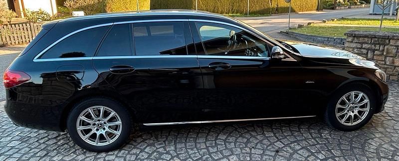 Schwarz Gebraucht 2018 Mercedes C220 Kombi | 17.500 € (Fairer Preis) - Bild 1/4