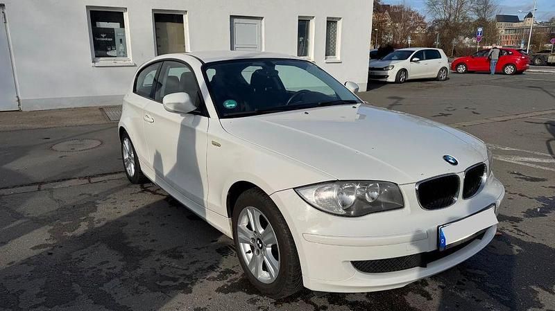Gebraucht BMW 116 122 PS (89 kW) 2011 Weiß Kleinwagen