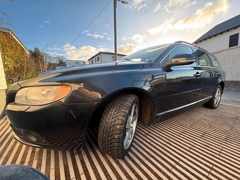 Schwarz Gebraucht 2012 Volvo V70 Momentum Kombi | 5.300 € (Guter Preis) - Bild 1/4