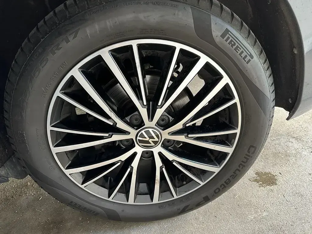 Gebraucht VW Touran Highline 150 PS (110 kW) 2021 Grau Van / Kleinbus