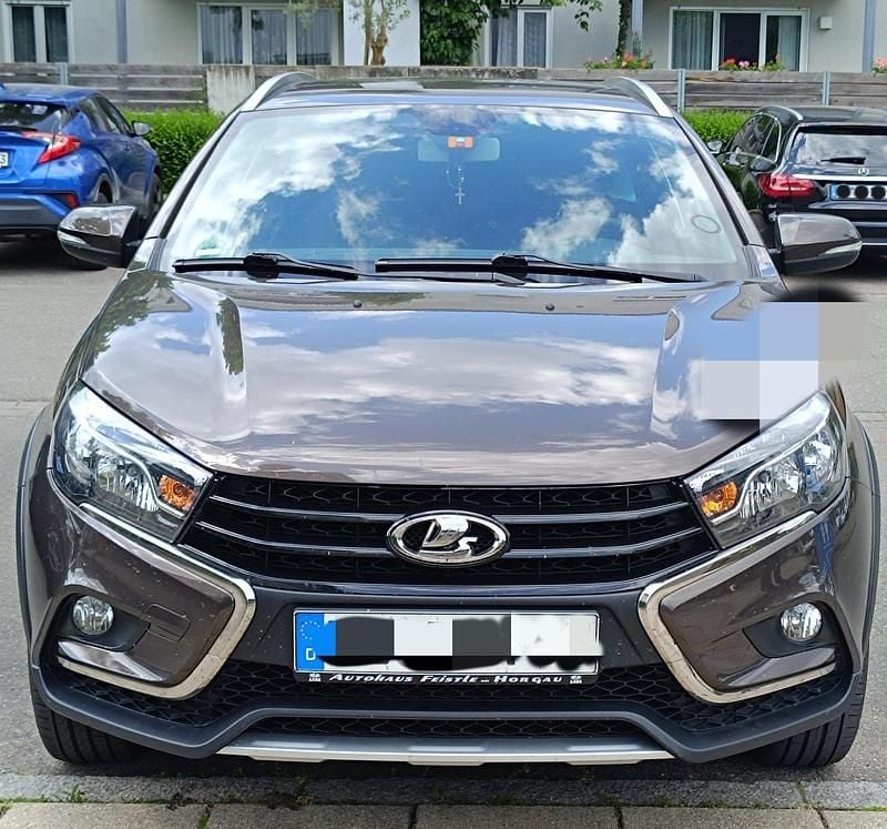 Braun Gebraucht 2020 Lada Vesta Kombi | 13.650 € - Bild 1/4