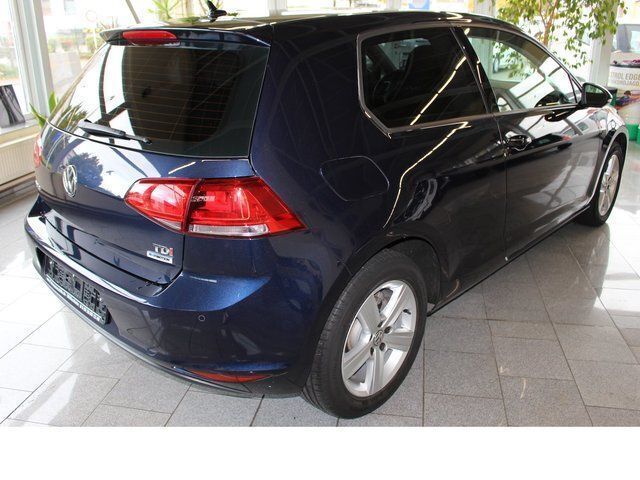 Gebraucht VW Golf VII Comfortline 110 PS (80 kW) 2016 Blau metallic Limousine