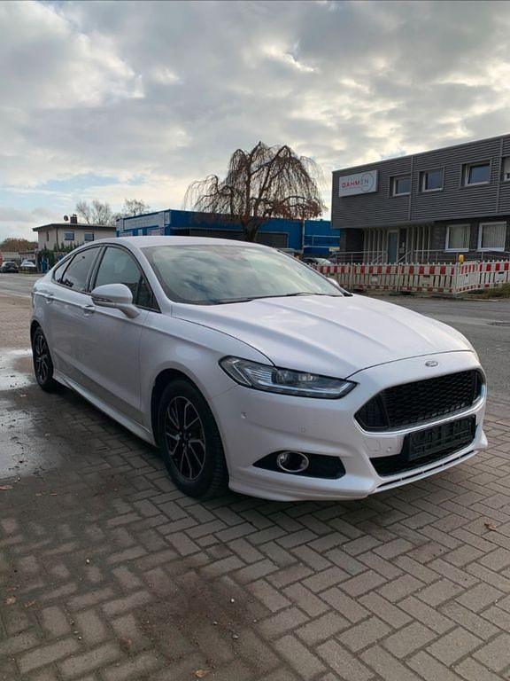 Weiß Gebraucht 2017 Ford Mondeo ST-Line Limousine | 15.300 € (Fairer Preis) - Bild 1/4