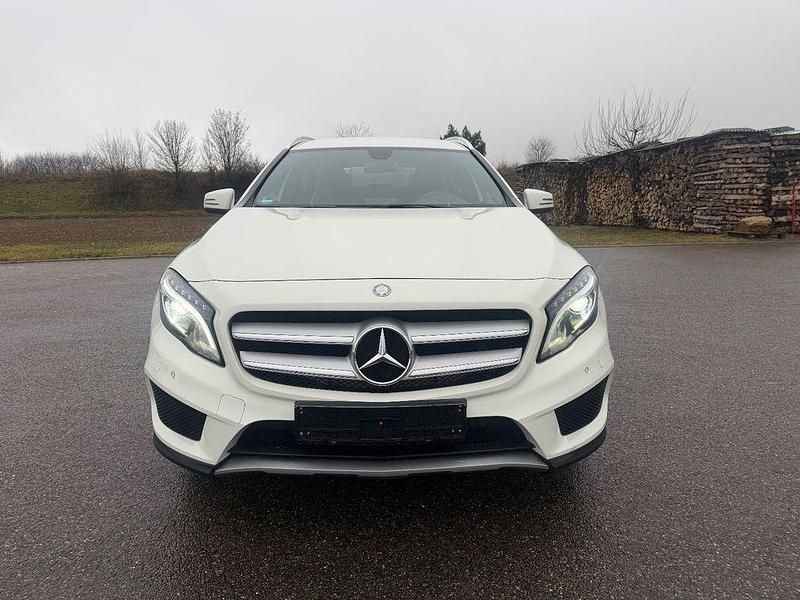 Gebraucht Mercedes GLA200 AMG 156 PS (114 kW) 2015 Weiß SUV