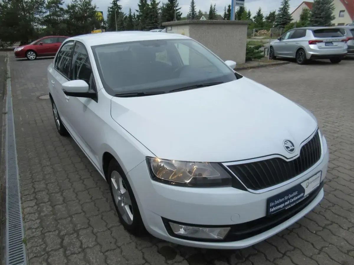 Gebraucht Skoda Rapid Style 90 PS (66 kW) 2016 Weiß Kleinwagen