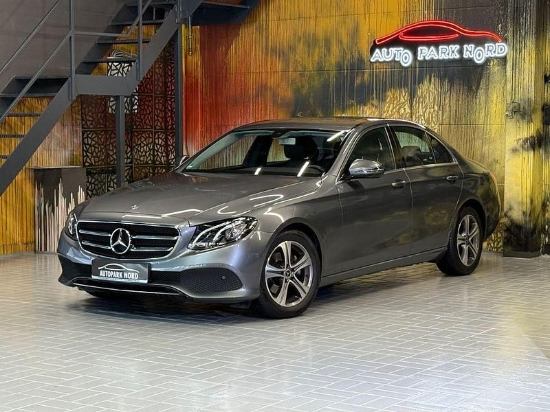 Grau Gebraucht 2019 Mercedes E220 Avantgarde Limousine | 27.900 € (Guter Preis) - Bild 1/4
