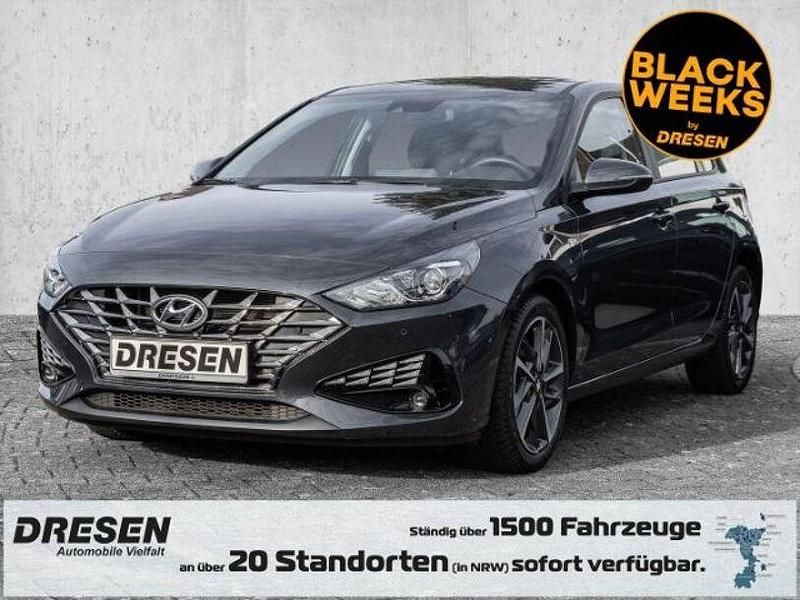 Grau Gebraucht 2023 Hyundai i30 Trend Limousine | 17.450 € (Fairer Preis) - Bild 1/4