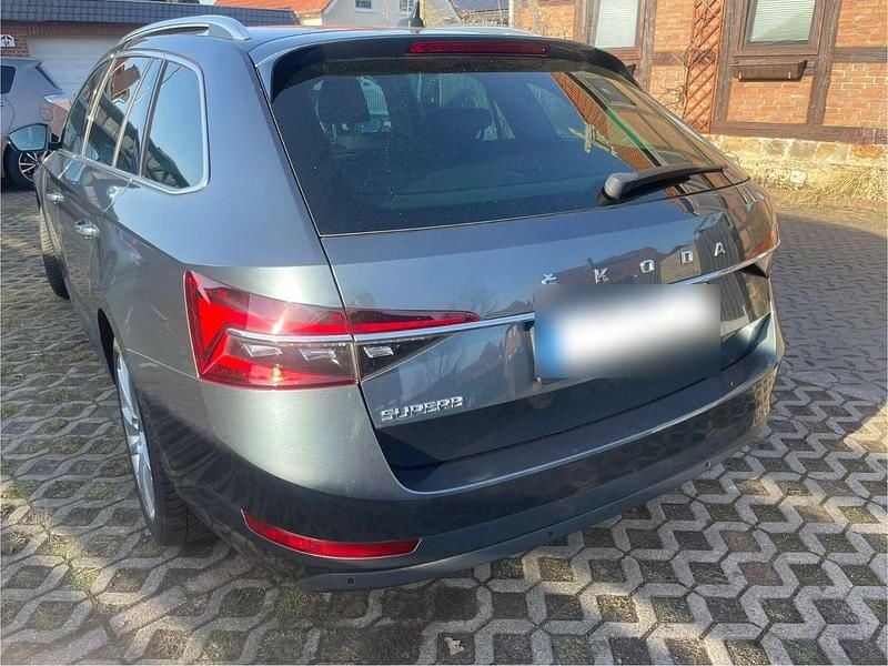 Gebraucht Skoda Superb Style 150 PS (110 kW) 2019 Grau Kombi
