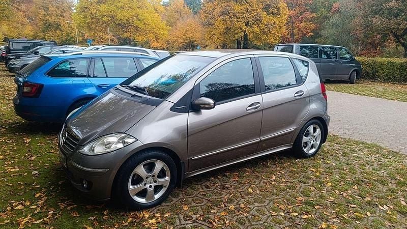 Grau Gebraucht 2005 Mercedes A150 Avantgarde Van / Kleinbus | 2.900 € (Fairer Preis) - Bild 1/4