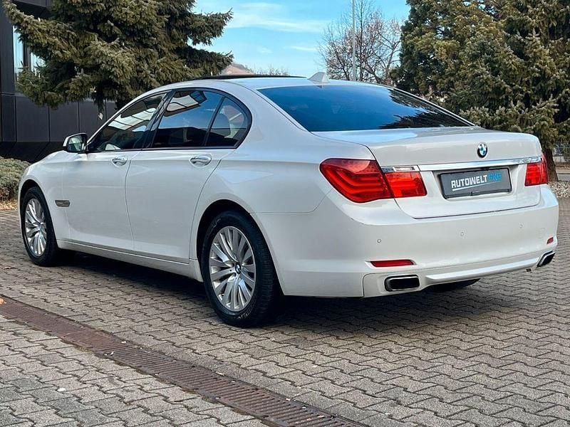 Second-hand BMW 740 306 CP (225 kW) 2011 Alb Berlinǎ