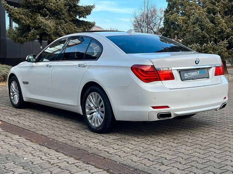 Usata BMW 740 Shadowline 306 CV (225 kW) 2011 Bianco Berlina