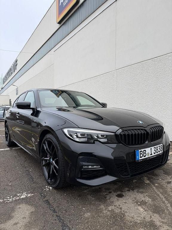 Schwarz Gebraucht 2020 BMW 330e M Sport Limousine | 23.990 € (Fairer Preis) - Bild 1/4