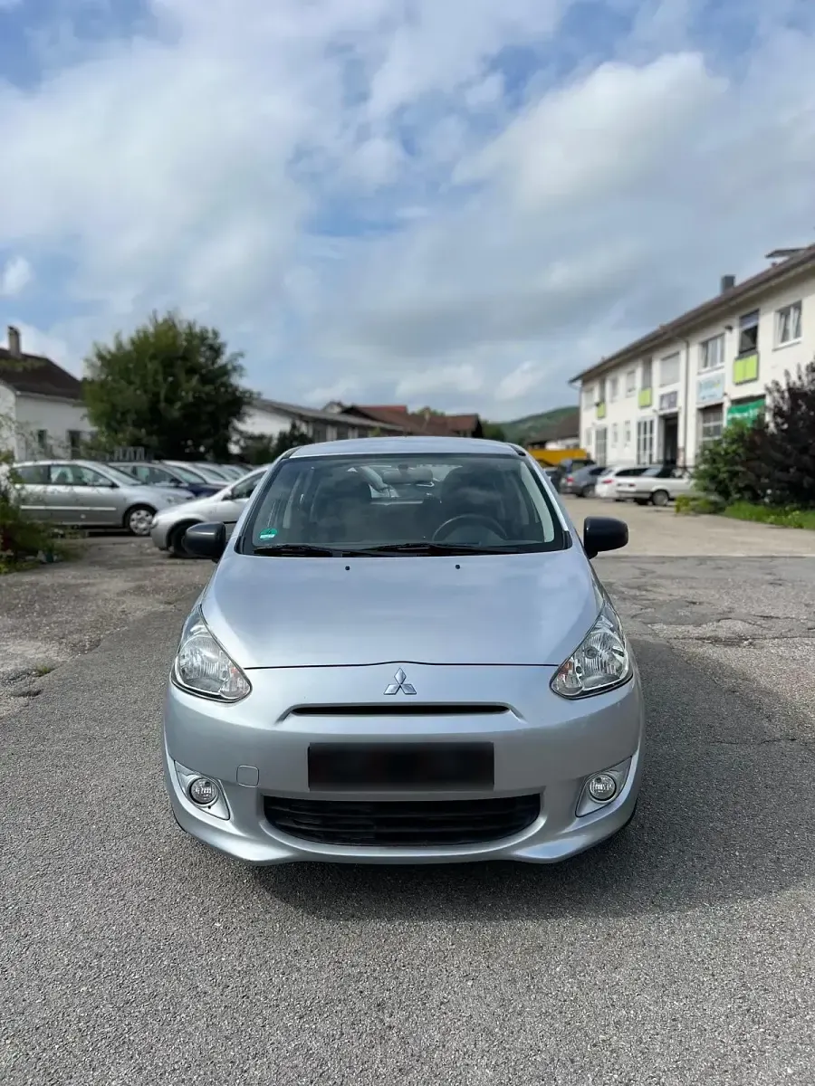 Gebraucht Mitsubishi Space Star 73 PS (53 kW) 2014 Silber Van / Kleinbus