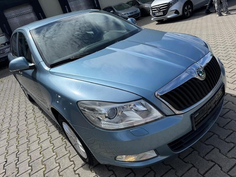 Blau Gebraucht 2010 Skoda Octavia Ambiente Limousine | 5.790 € (Fairer Preis) - Bild 1/4