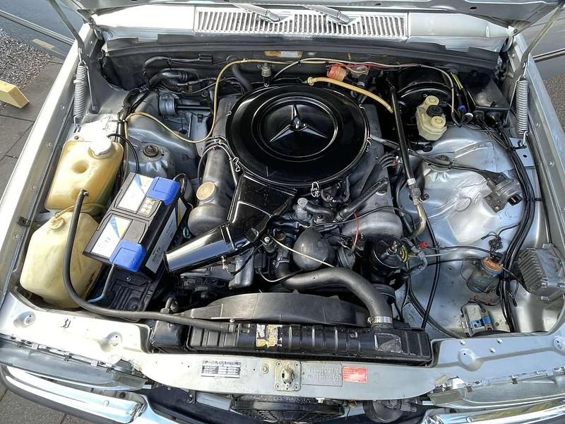 Gebraucht Mercedes 450 224 PS (164 kW) 1974 Silber Limousine