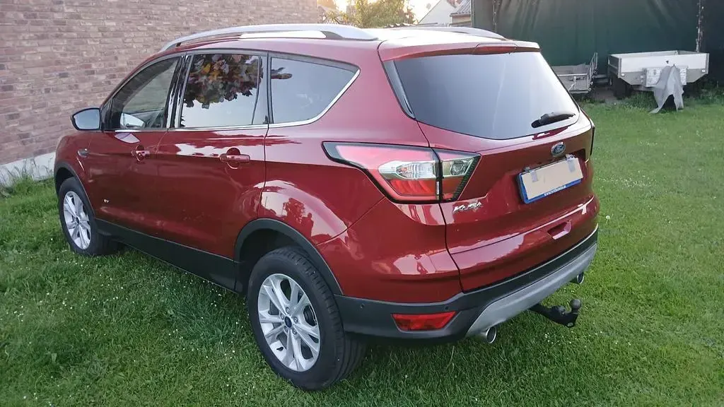 Gebraucht Ford Kuga Titanium 150 PS (110 kW) 2017 Rot SUV