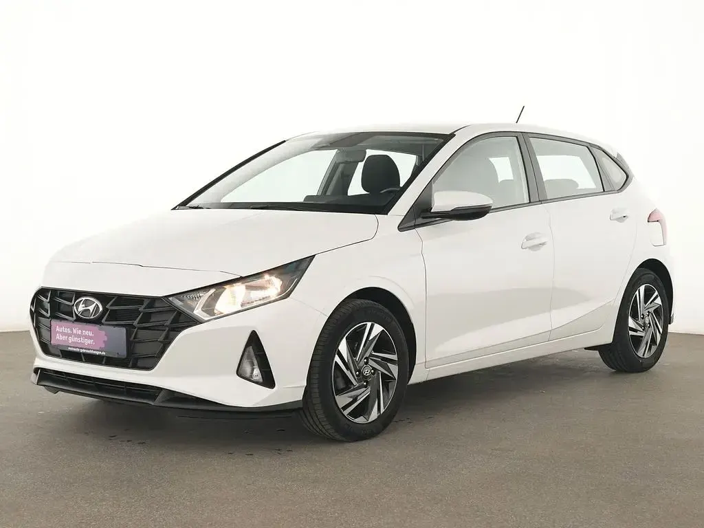 Gebraucht Hyundai i20 Select 84 PS (61 kW) 2022 Atlas white Kleinwagen