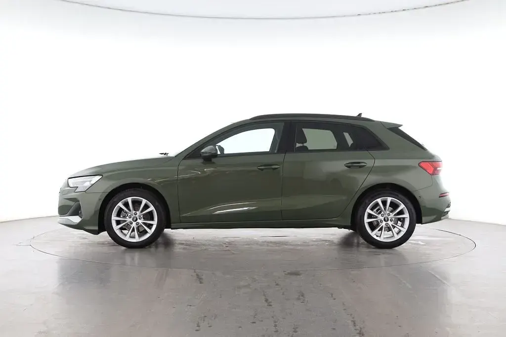 Gebraucht Audi A3 Advanced Plus 116 PS (85 kW) 2025 Distriktgrün metallic Limousine