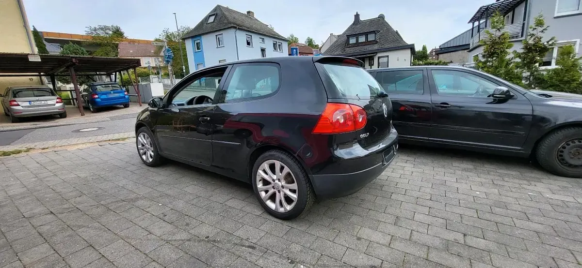 Używany VW Golf V 101 KM (74 kW) 2005 Czarny Hatchback