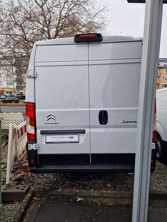 Weiß Gebraucht 2023 Citroën Jumper Van / Kleinbus | 30.999 € - Bild 1/3