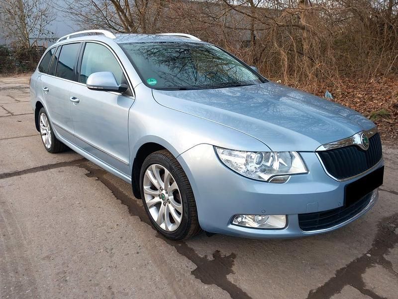 Gebraucht Skoda Superb Elegance 125 PS (91 kW) 2012 Blau Kombi