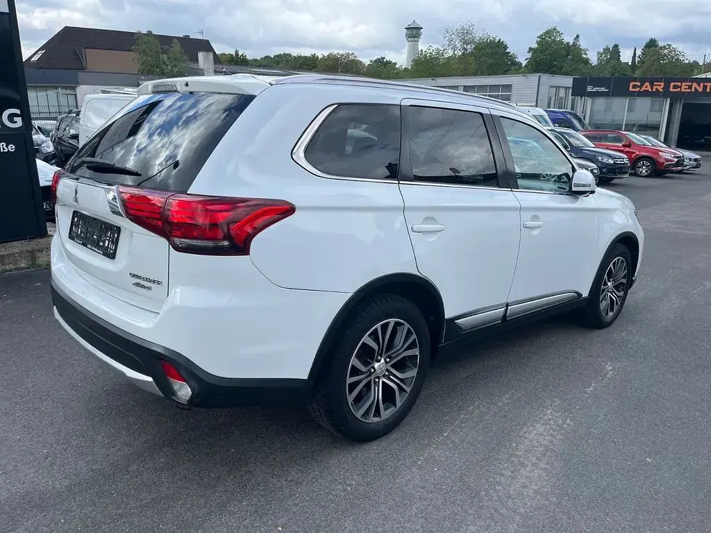 Brugt Mitsubishi Outlander 150 HK (110 kW) 2017 Hvid SUV