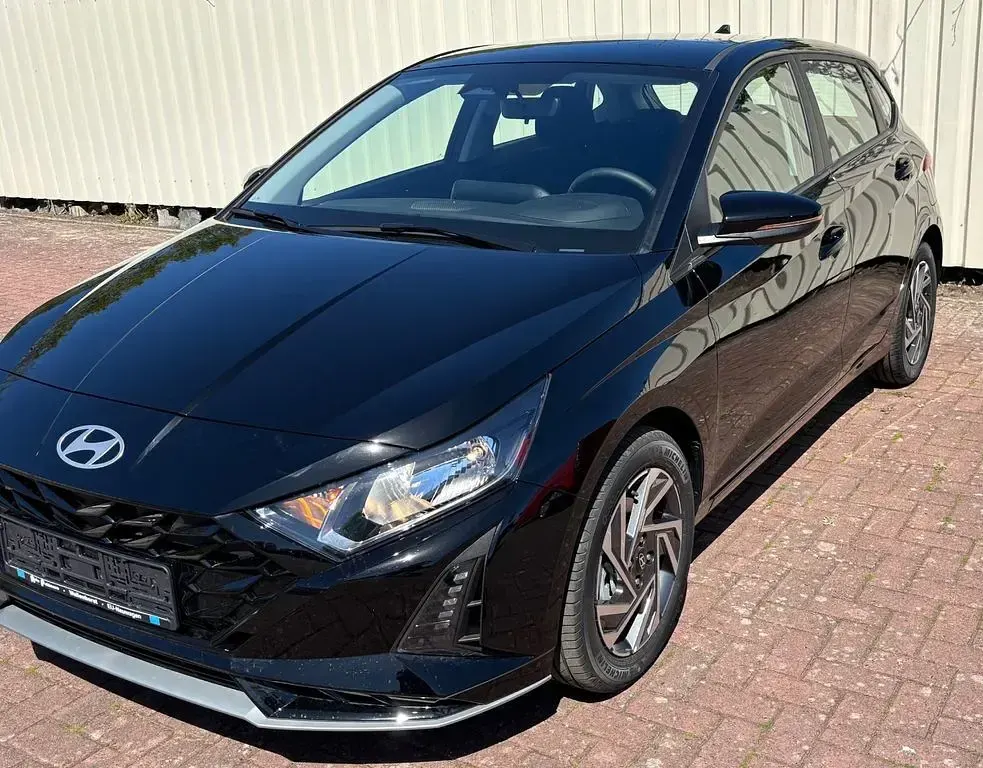 Neu Hyundai i20 Trend 90 PS (66 kW) 2025 Schwarz Kleinwagen