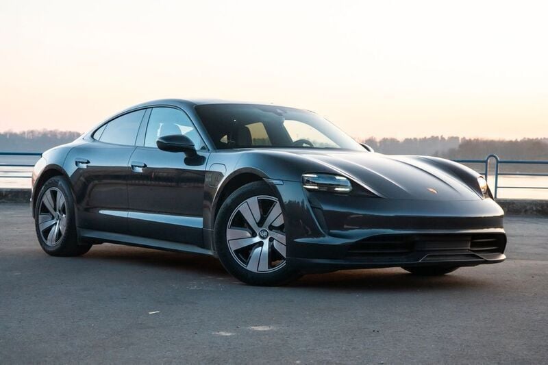 Schwarz Gebraucht 2020 Porsche Taycan Limousine | 54.000 € (Superpreis) - Bild 1/4
