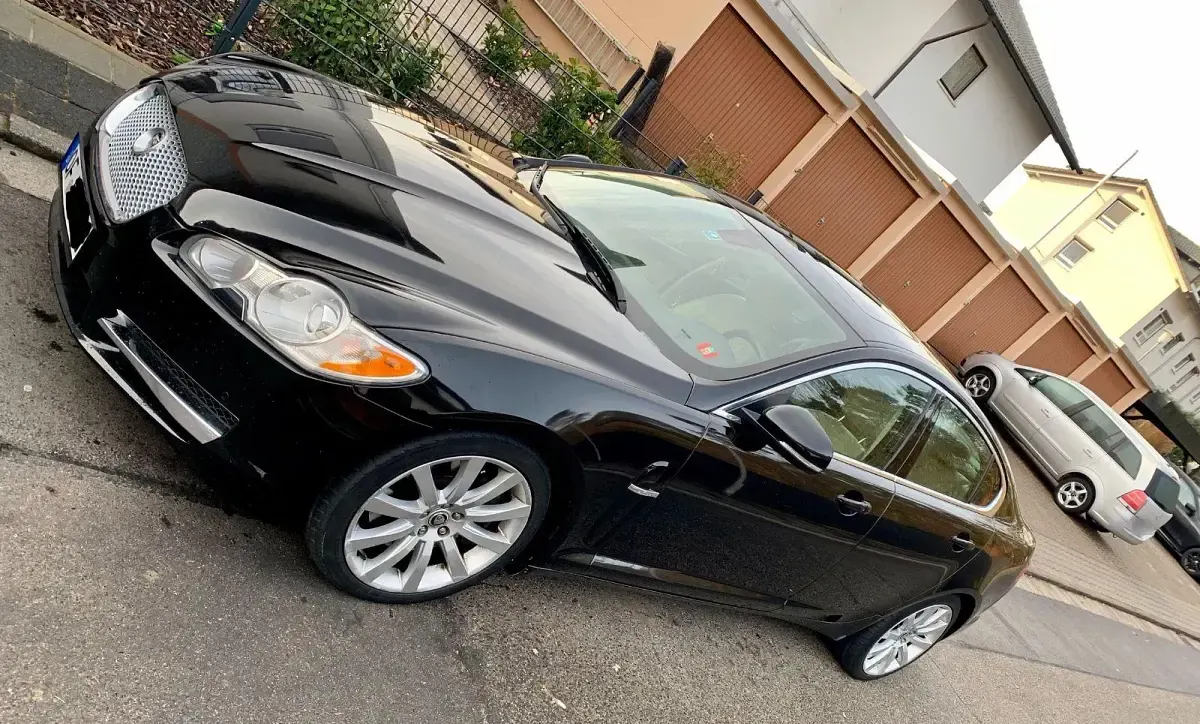 Gebraucht Jaguar XF Premium Luxury 275 PS (202 kW) 2010 Schwarz Limousine