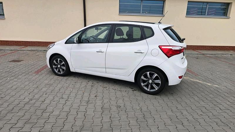 Gebraucht Hyundai ix20 125 PS (91 kW) 2017 Weiß Kleinwagen