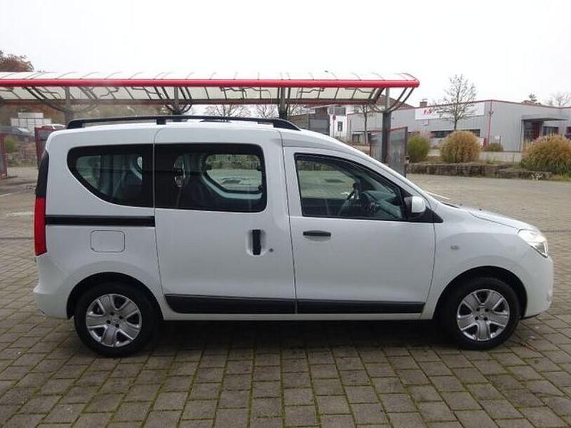 Grau Gebraucht 2017 Dacia Dokker Stepway Van | 11.580 € (Guter Preis) - Bild 1/4