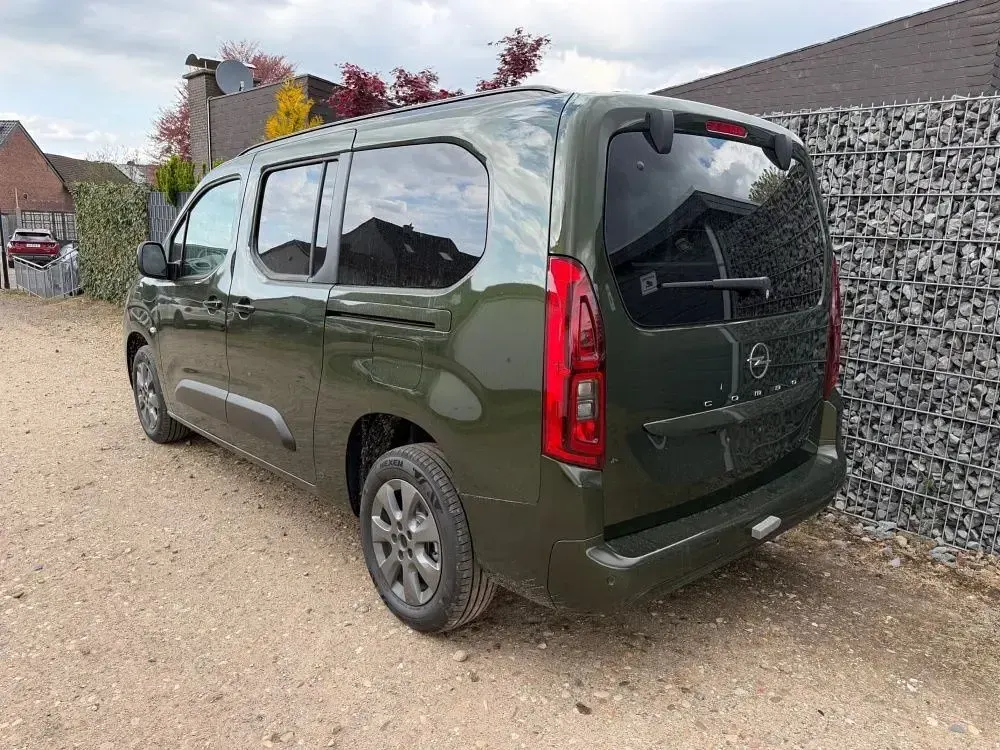 Neu Opel Combo Edition 131 PS (96 kW) 2026 Grün Van / Kleinbus