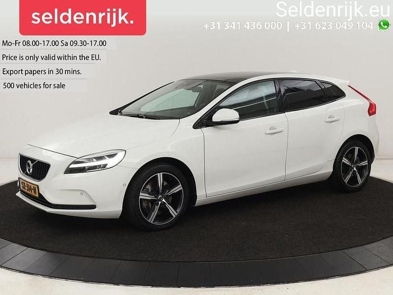 Weiß Gebraucht 2018 Volvo V40 Dynamic Kombi | 13.200 € (Fairer Preis) - Bild 1/4
