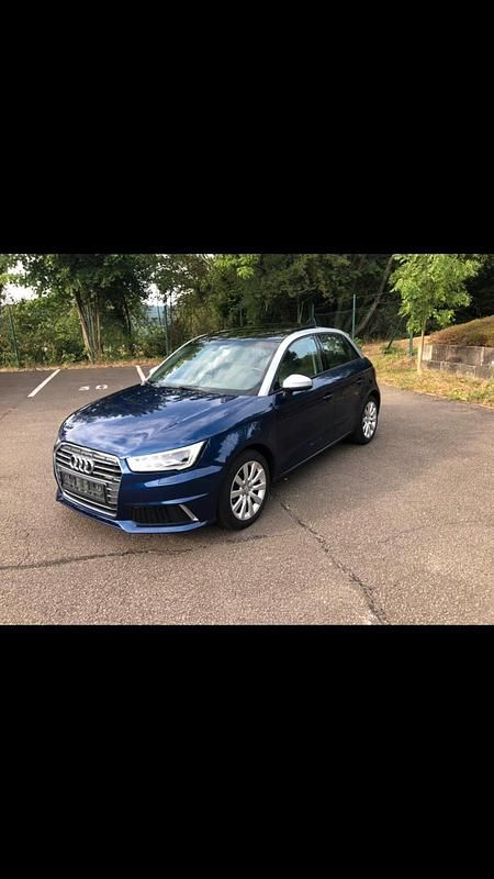 Blau Gebraucht 2016 Audi A1 Sportback Kleinwagen | 14.900 € - Bild 1/4