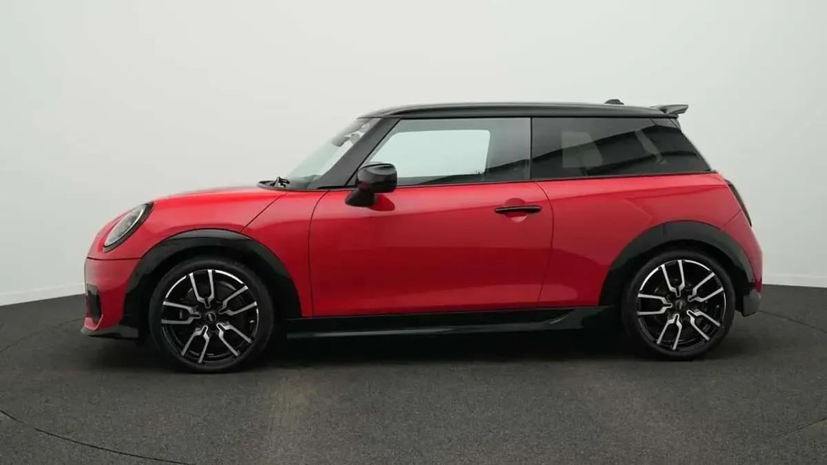 Używany Mini John Cooper Works 156 KM (114 kW) 2025 Czerwony Hatchback