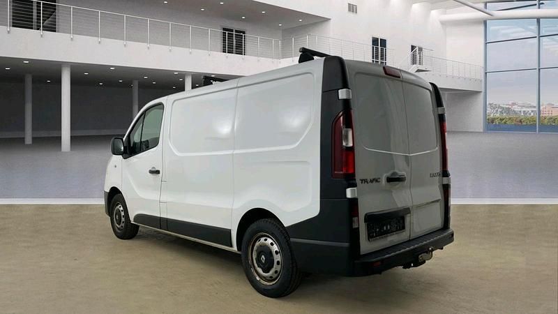 Second-hand Renault Trafic 90 CP (66 kW) 2016 Alb Monovolum