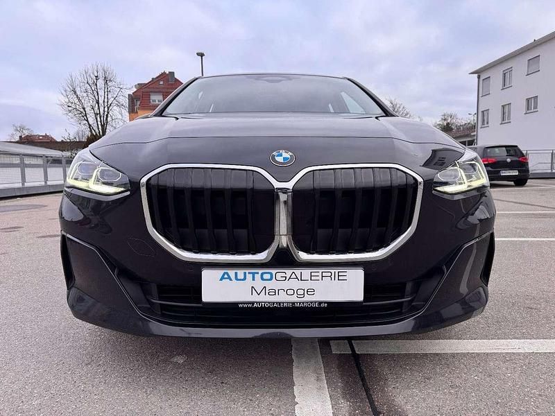 Gebraucht BMW 220 170 PS (125 kW) 2023 Saphirschwarz Van / Kleinbus
