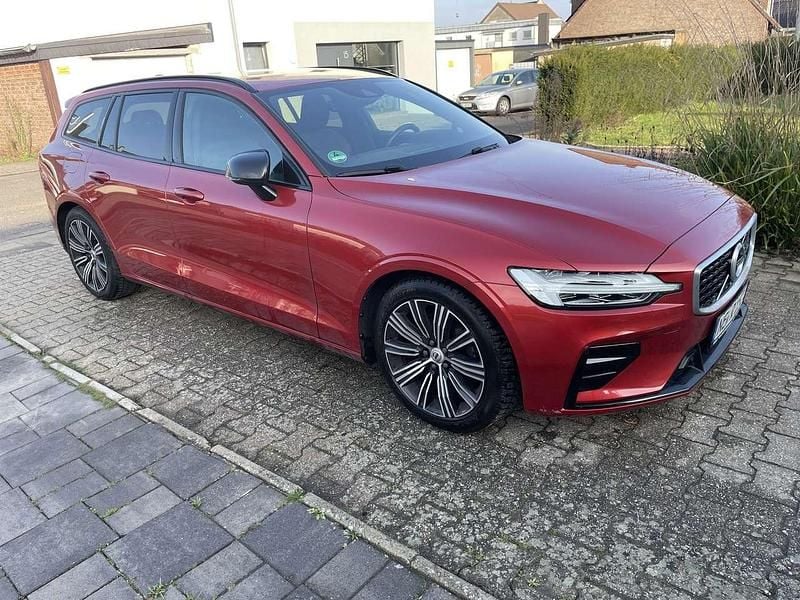 Rot Gebraucht 2019 Volvo V60 R-Design Kombi | 24.900 € (Fairer Preis) - Bild 1/4
