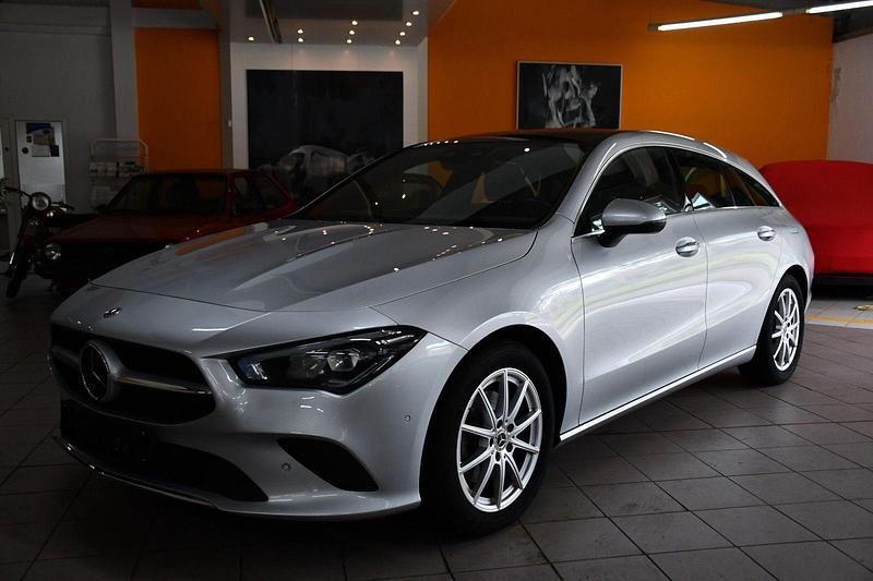 Silber Gebraucht 2022 Mercedes CLA200 Kombi | 16.700 € (Guter Preis) - Bild 1/4