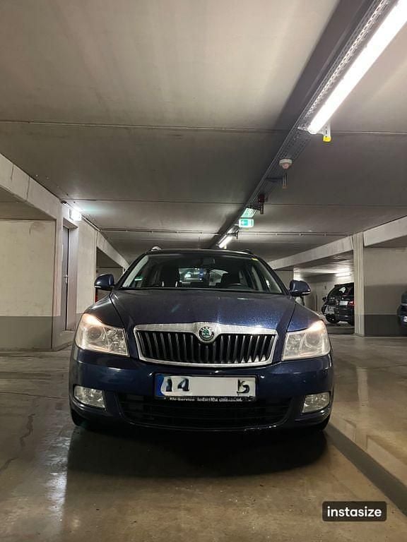 Gebraucht Skoda Octavia 122 PS (89 kW) 2010 Blau Limousine