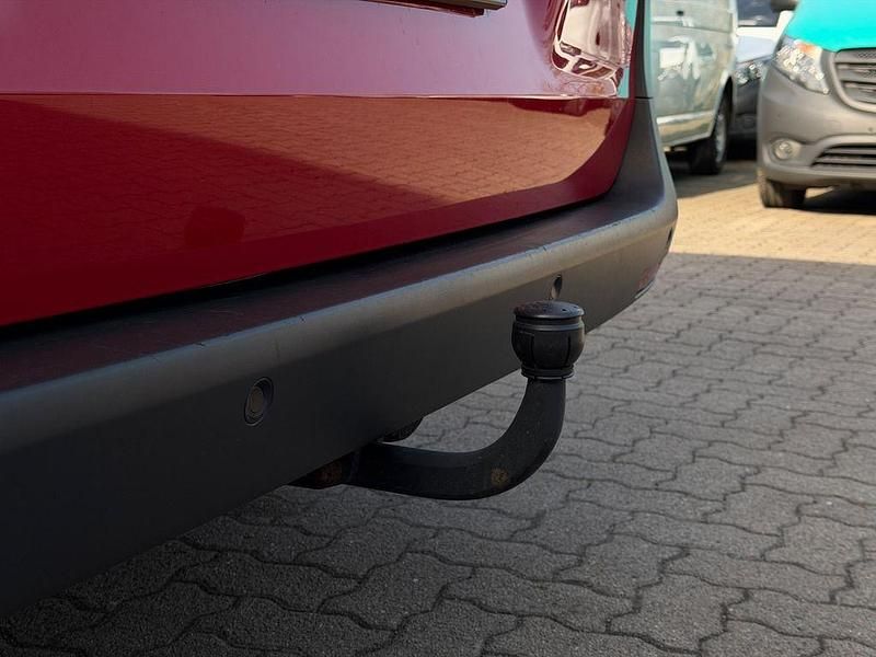Gebraucht Mercedes Vito 136 PS (100 kW) 2021 Rot Van