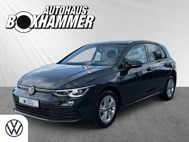 Grau Gebraucht 2023 VW Golf VIII Life Limousine | 23.760 € (Fairer Preis) - Bild 1/4