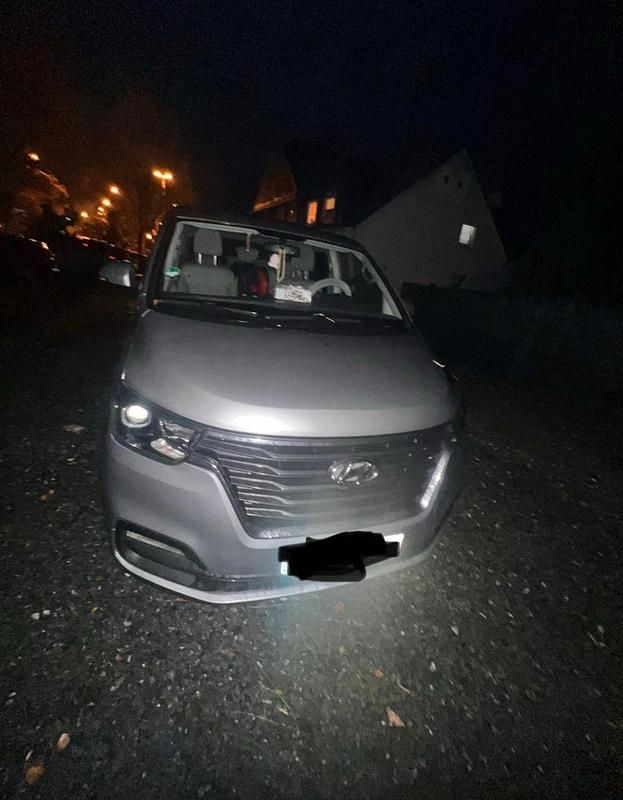 Gebraucht Hyundai H-1 177 PS (130 kW) 2019 Silber Van / Kleinbus